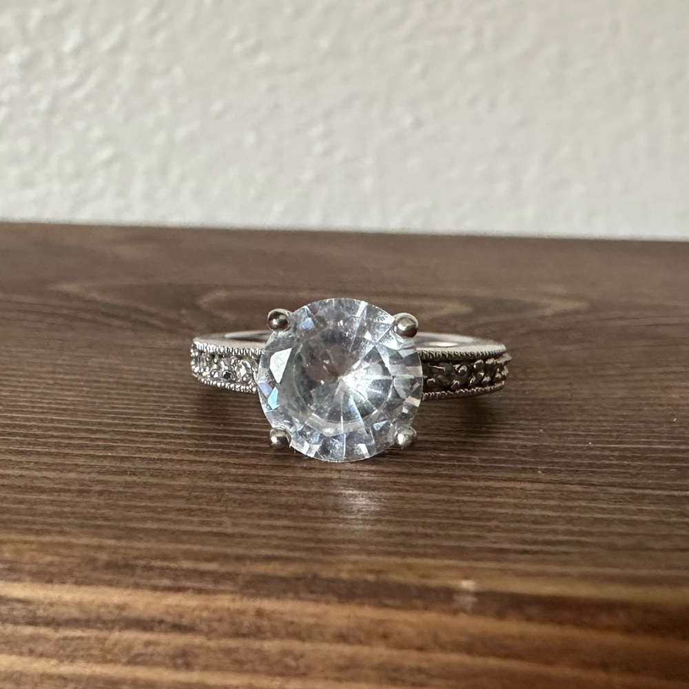 Elegant Silver Ring with Clear Gemstone
